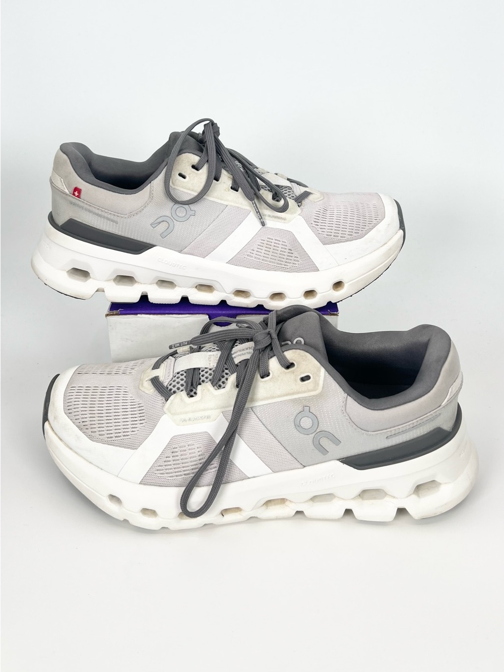 On Cloud Cloudrunner 2 Gray White Running Shoes WOMENS 8.5 - GREAT TREAD